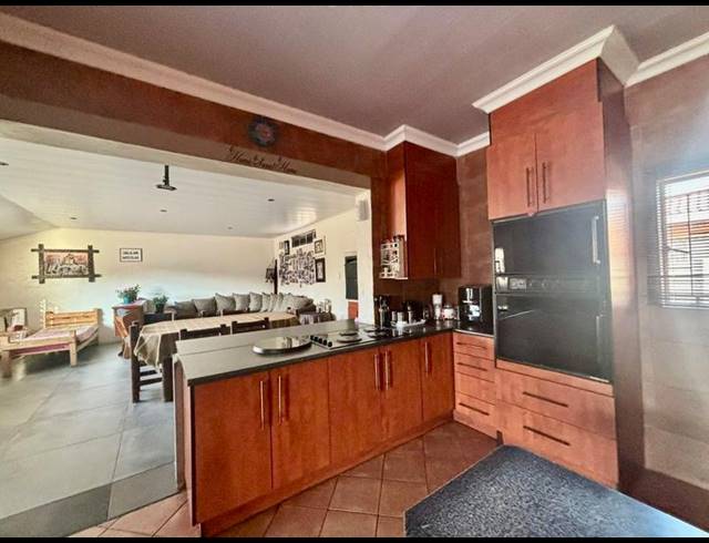 2 BEDROOM HOUSE FOR SALE IN VANDERBIJLPARK CW 5